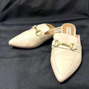 Steve Madden mules cream color with gold accent buckle women’s size 8